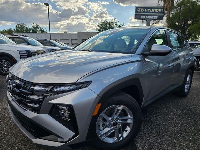 2026 Hyundai TUCSON SE FWD in Shimmering Silver — front three-quarter view