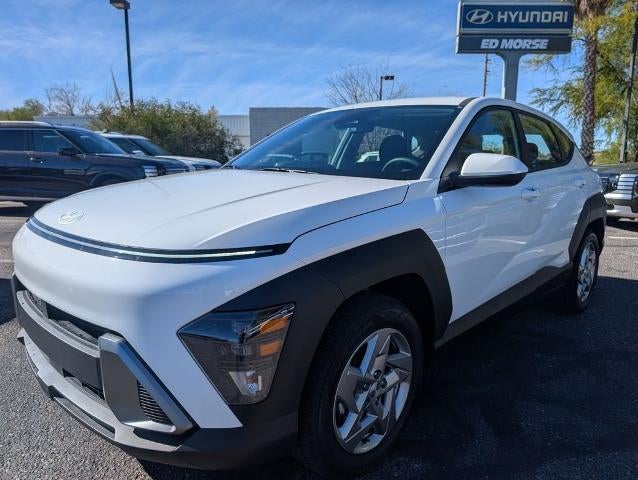 2026 Hyundai KONA SE FWD in Atlas White — front three-quarter view